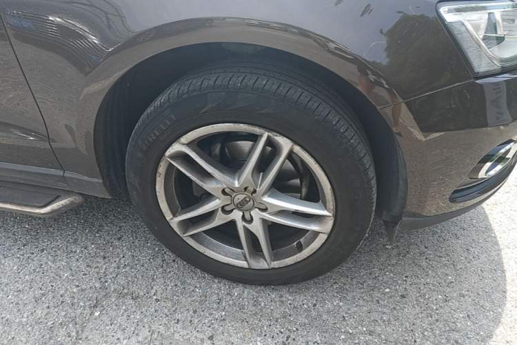 Used Audi Q5 2017 40 TFSI Comfort Model Right Front Wheel Hub