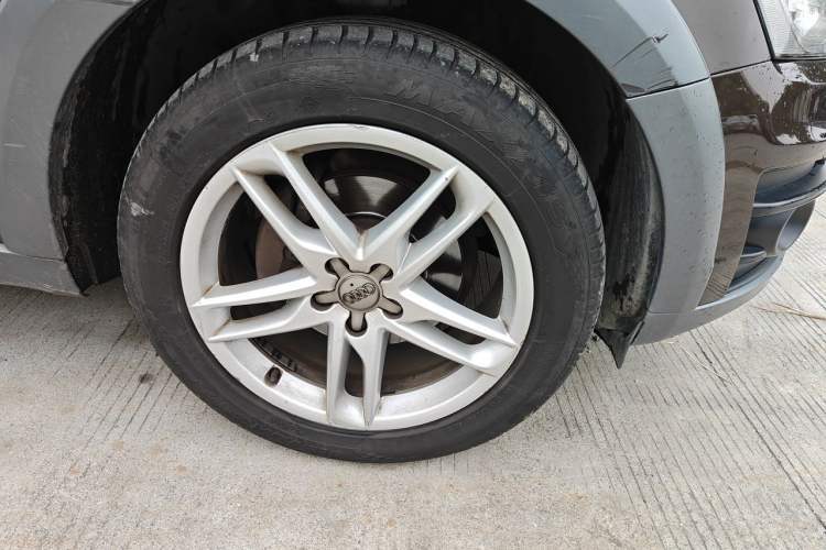 Used Audi Q5 2017 Plus 40 TFSI Technology Model Right Front Wheel Hub
