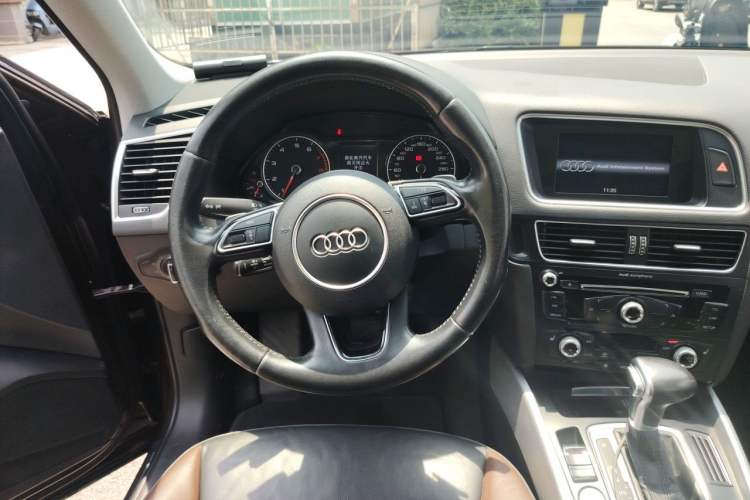 Used Audi Q5 2017 40 TFSI Technology Edition Steering Wheel