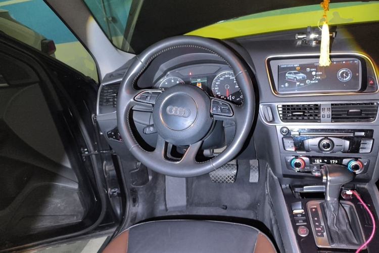 Used Audi Q5 2017 Plus 40 TFSI Technology Model Steering Wheel