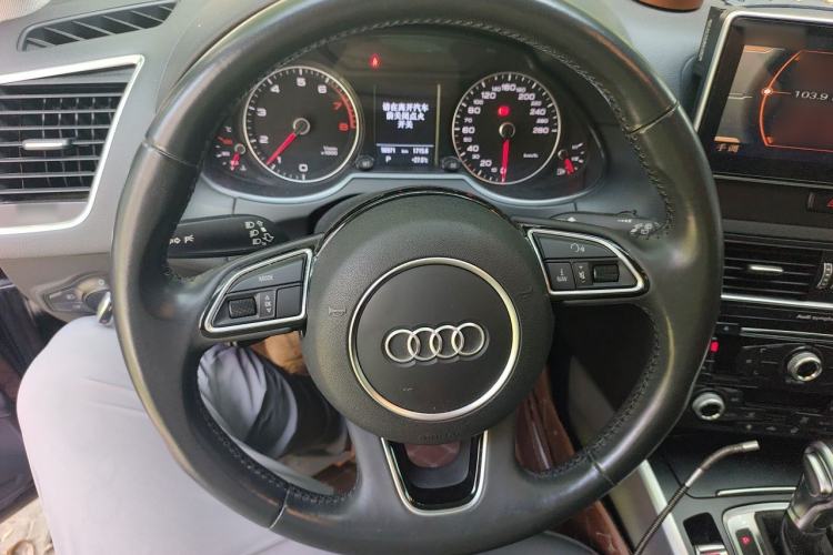 Used Audi Q5 2017 Plus 40 TFSI Technology Model Steering Wheel