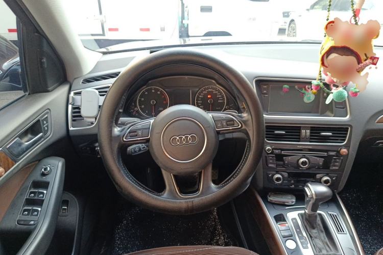Used Audi Q5 2017 40 TFSI Technology Edition Steering Wheel