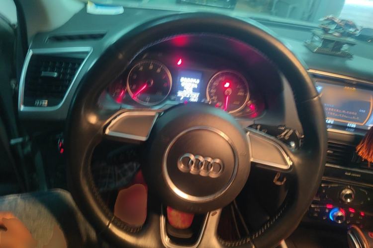 Used Audi Q5 2017 40 TFSI Ambition Edition Steering Wheel