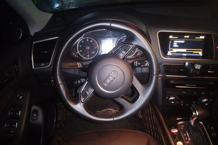 Used Audi Q5 2017 40 TFSI Comfort Model Steering Wheel