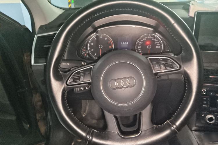 Used Audi Q5 2017 40 TFSI Technology Edition Steering Wheel