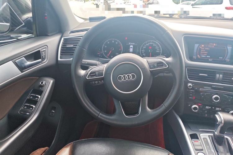 Used Audi Q5 2017 40 TFSI Technology Edition Steering Wheel
