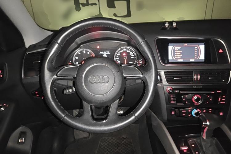 Used Audi Q5 2017 40 TFSI Ambition Edition Steering Wheel