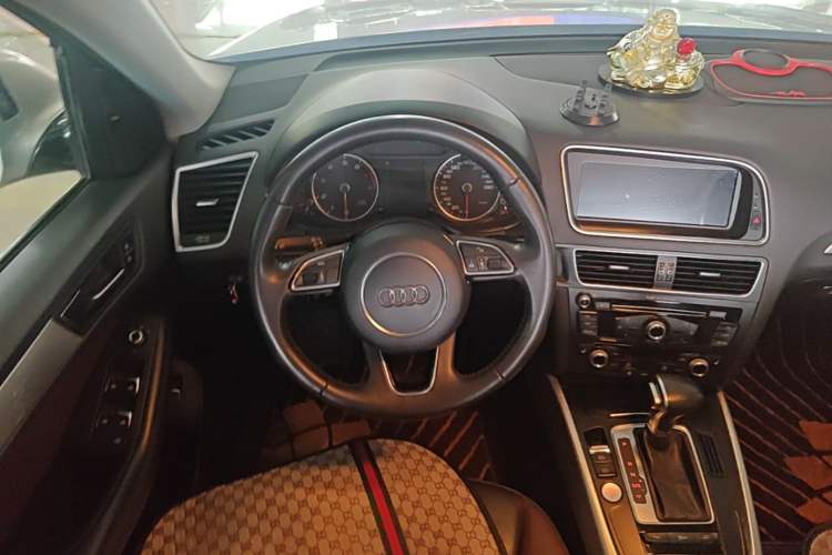 Used Audi Q5 2017 Plus 40 TFSI Technology Model Steering Wheel