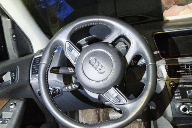 Used Audi Q5 2017 40 TFSI Ambition Edition Steering Wheel