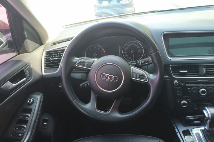 Used Audi Q5 2017 Plus 40 TFSI Technology Model Steering Wheel
