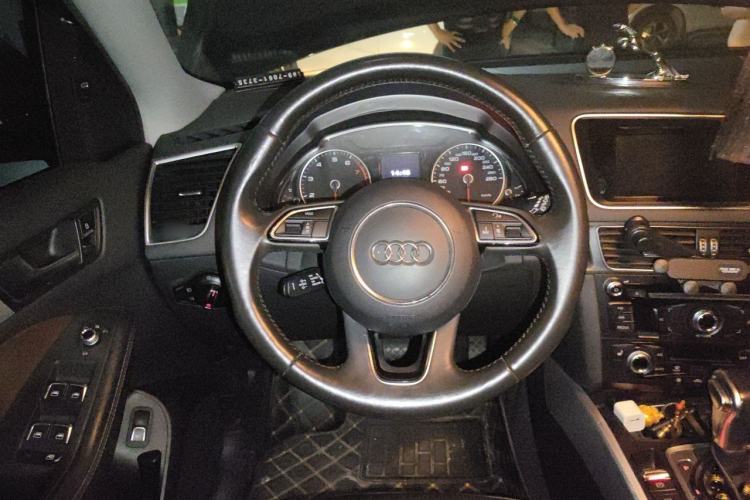 Used Audi Q5 2017 Plus 40 TFSI Technology Model Steering Wheel