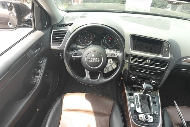 Used Audi Q5 2017 40 TFSI Comfort Model Steering Wheel