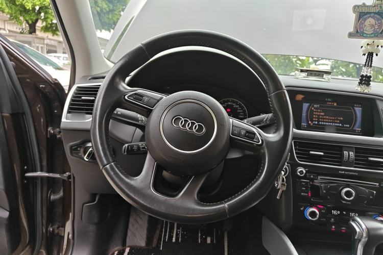 Used Audi Q5 2017 Plus 40 TFSI Technology Model Steering Wheel