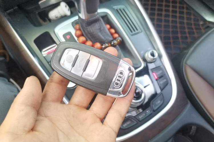Used Audi Q5 2017 Plus 40 TFSI Comfort Model Vehicle Key