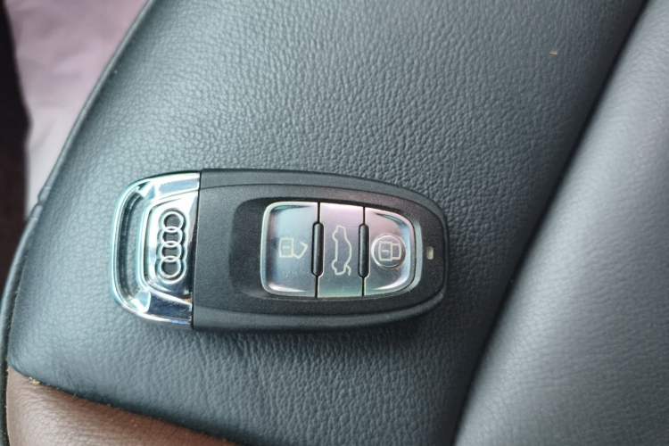Used Audi Q5 2017 Plus 40 TFSI Technology Model Vehicle Key