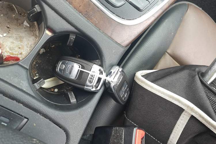 Used Audi Q5 2017 40 TFSI Comfort Model Vehicle Key
