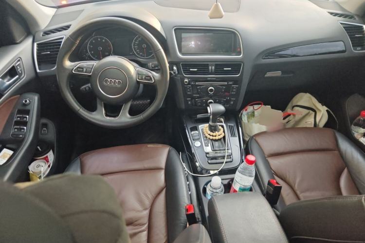 Used Audi Q5 2017 Plus 40 TFSI Ambition Model Center Console