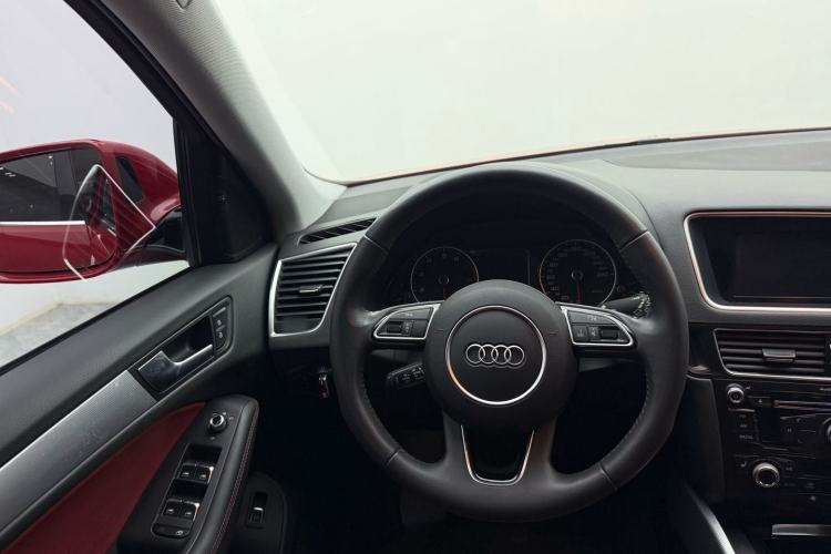 Used Audi Q5 2017 Plus 40 TFSI Technology Model Steering Wheel