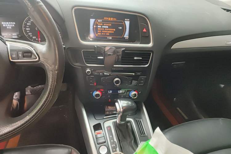 Used Audi Q5 2017 Plus 40 TFSI Technology Model Audio And AC Panel