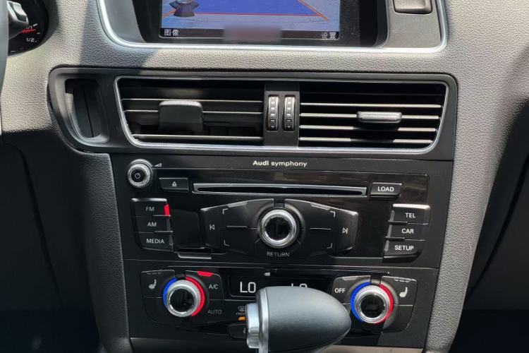 Used Audi Q5 2017 40 TFSI Technology Edition Audio And AC Panel