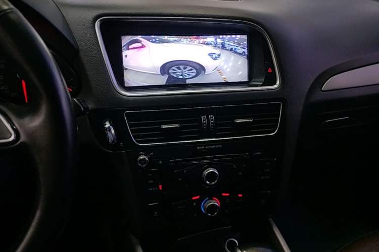 Used Audi Q5 2017 40 TFSI Ambition Edition Audio And AC Panel