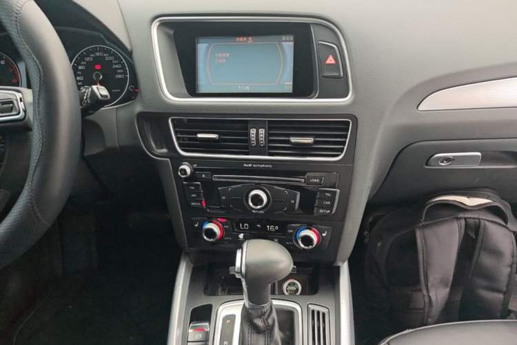 Used Audi Q5 2017 40 TFSI Technology Edition Audio And AC Panel