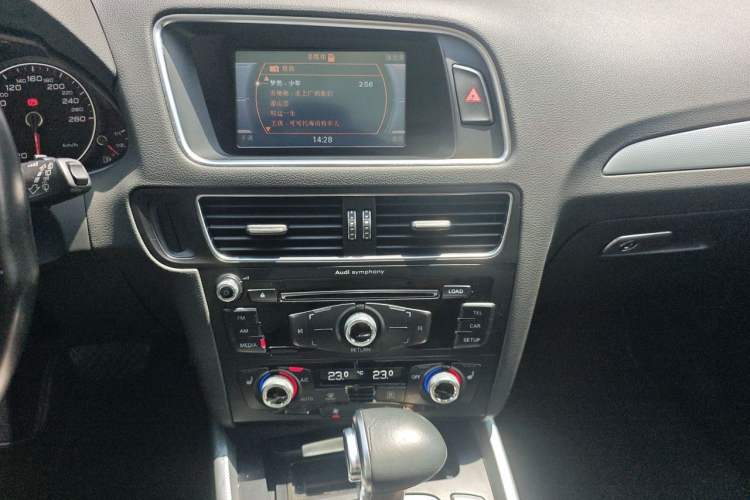 Used Audi Q5 2017 Plus 40 TFSI Technology Model Audio And AC Panel