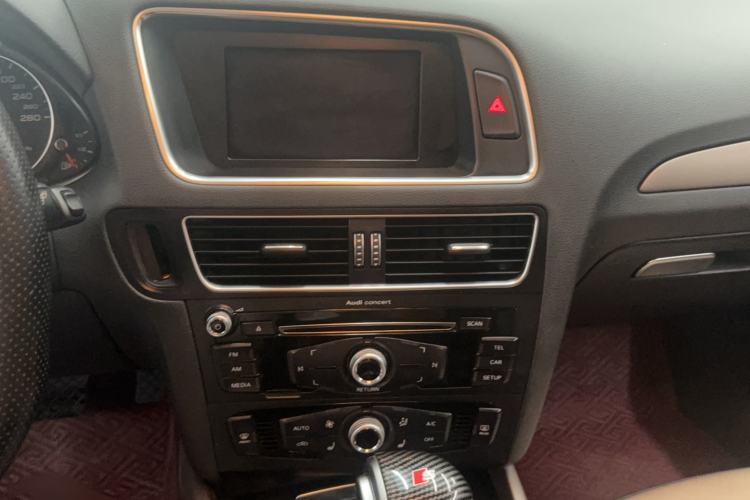 Used Audi Q5 2017 40 TFSI Ambition Edition Audio And AC Panel