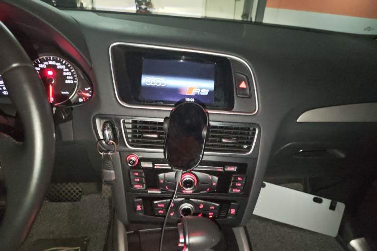 Used Audi Q5 2017 40 TFSI Ambition Edition Audio And AC Panel