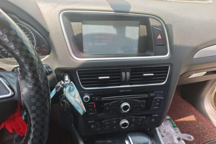 Used Audi Q5 2017 Plus 40 TFSI Technology Model Audio And AC Panel