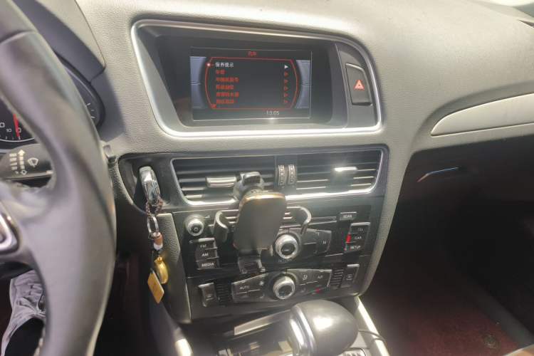 Used Audi Q5 2017 Plus 40 TFSI Ambition Model Audio And AC Panel