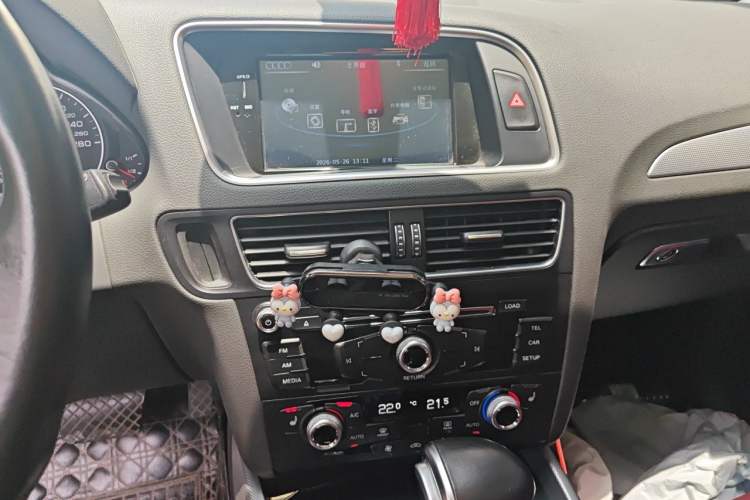 Used Audi Q5 2017 40 TFSI Technology Edition Audio And AC Panel