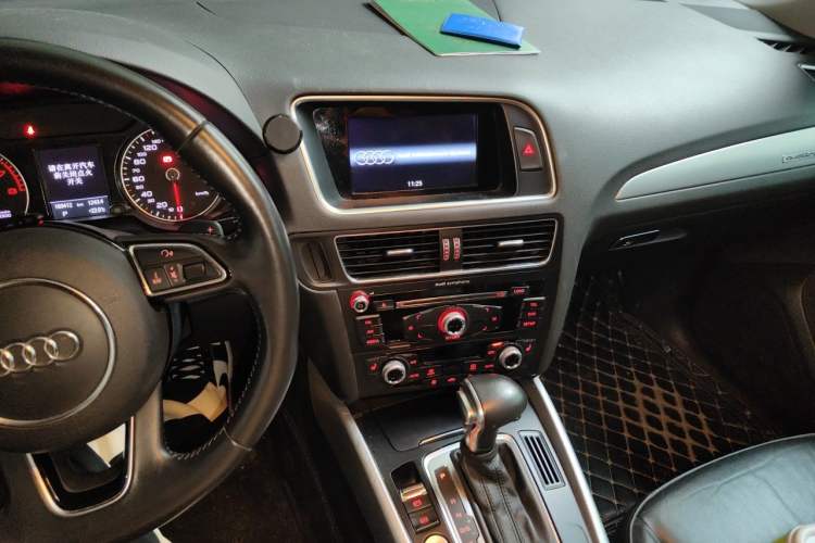 Used Audi Q5 2017 Plus 40 TFSI Technology Model Audio And AC Panel