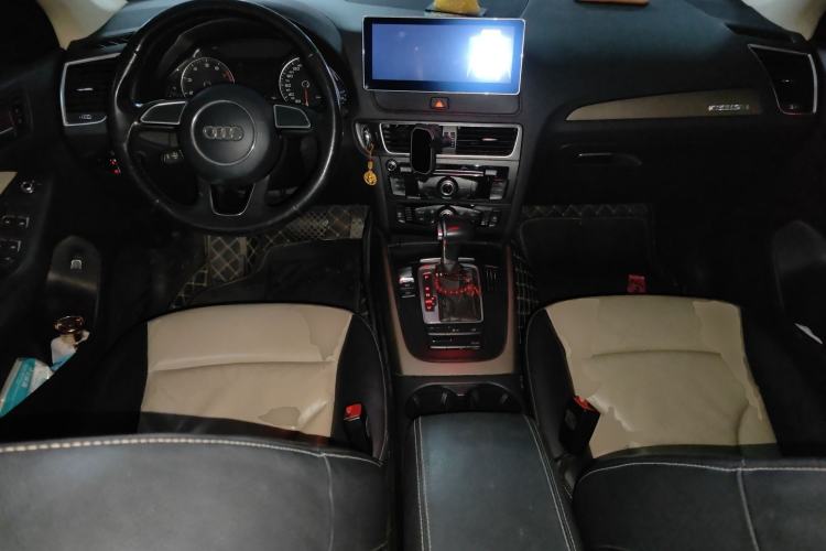 Used Audi Q5 2017 40 TFSI Ambition Edition Center Console