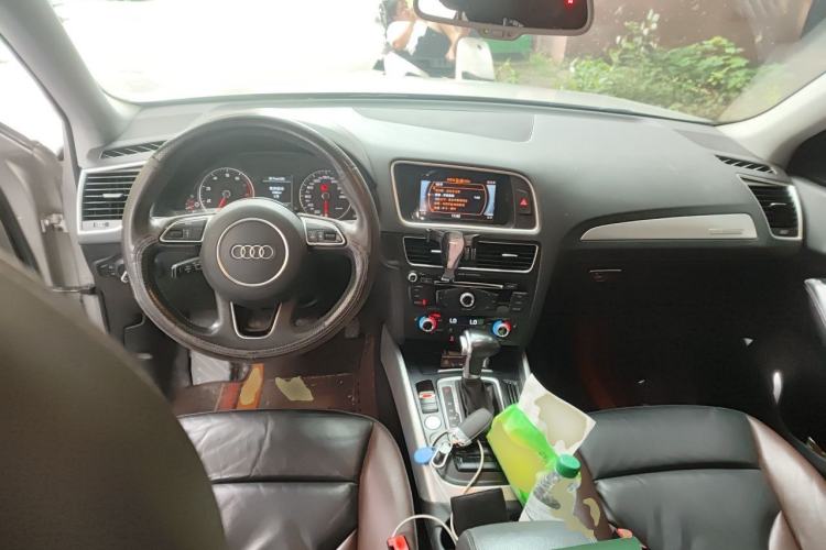 Used Audi Q5 2017 Plus 40 TFSI Technology Model Center Console