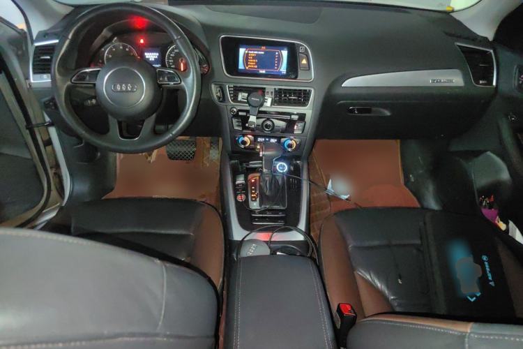 Used Audi Q5 2017 Plus 40 TFSI Technology Model Center Console