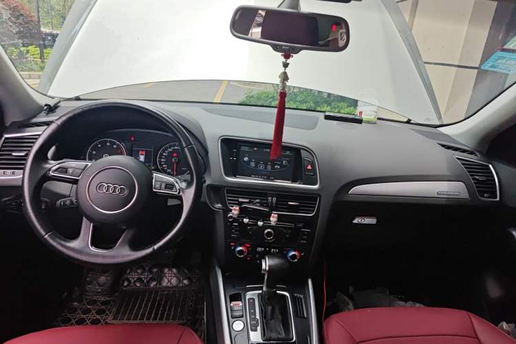Used Audi Q5 2017 40 TFSI Technology Edition Center Console