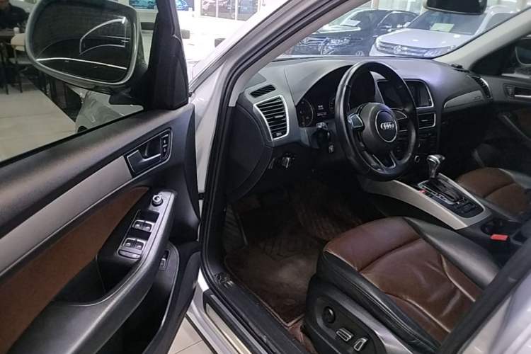 Used Audi Q5 2017 40 TFSI Ambition Edition Driver Seat