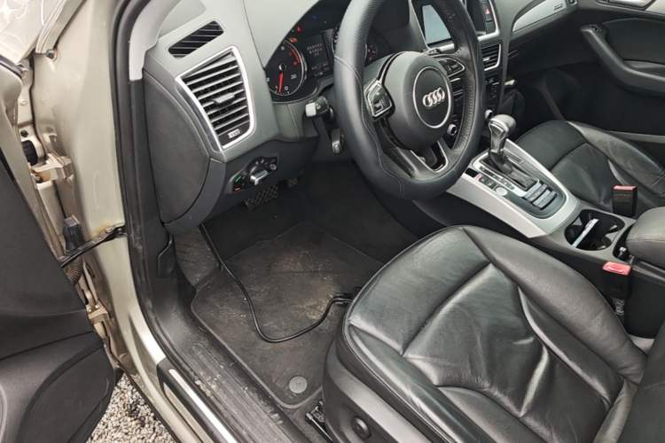 Used Audi Q5 2017 40 TFSI Technology Edition Driver Seat