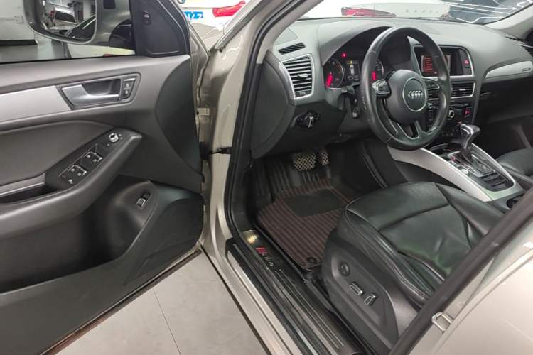 Used Audi Q5 2017 40 TFSI Technology Edition Driver Seat