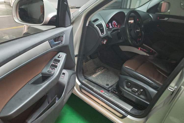 Used Audi Q5 2017 40 TFSI Ambition Edition Driver Seat