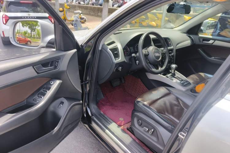 Used Audi Q5 2017 Plus 40 TFSI Ambition Model Driver Seat