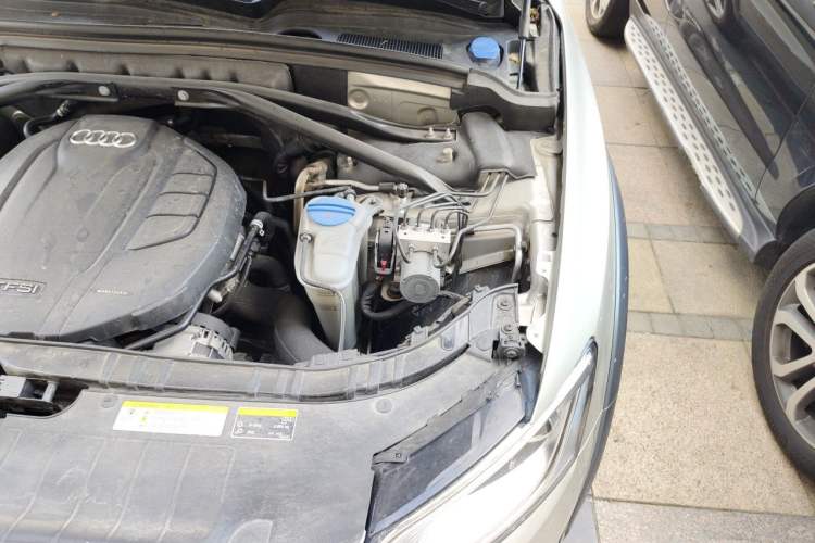 Used Audi Q5 2017 Plus 40 TFSI Technology Model Engine Bay Left