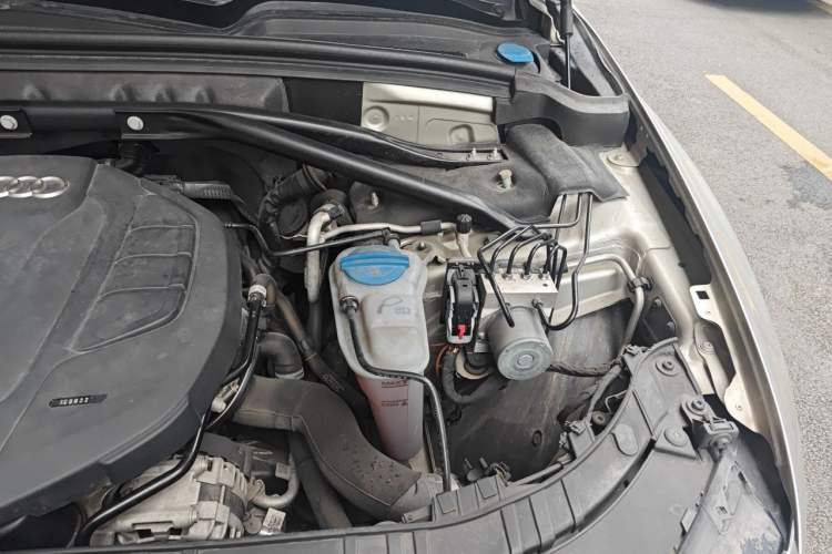 Used Audi Q5 2017 40 TFSI Technology Edition Engine Bay Left