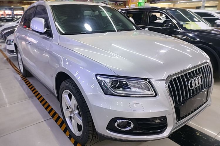 Used Audi Q5 2017 40 TFSI Ambition Edition Front Right 45 Deg