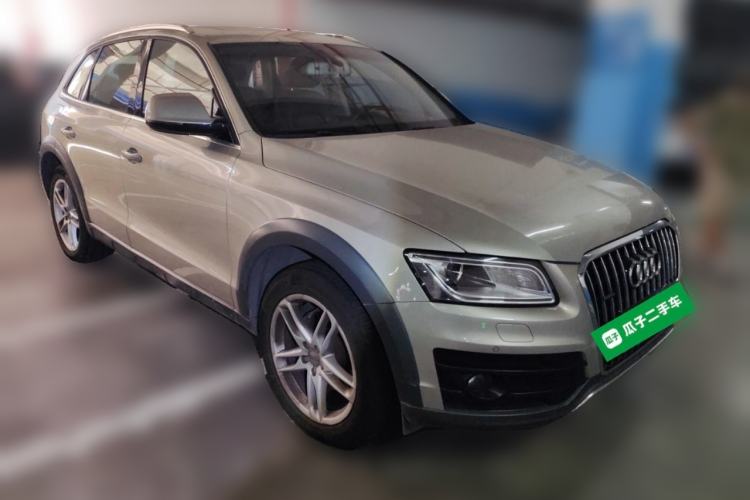 Used Audi Q5 2017 Plus 40 TFSI Technology Model Front Right 45 Deg