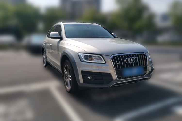 Used Audi Q5 2017 Plus 40 TFSI Technology Model Front Right 45 Deg