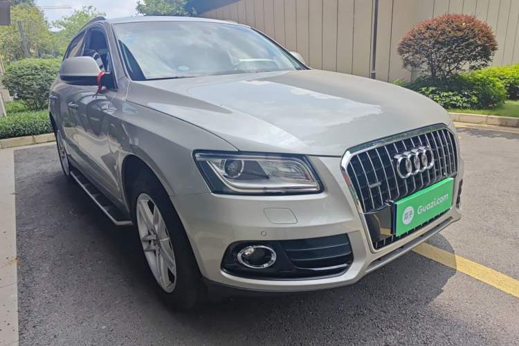 Used Audi Q5 2017 40 TFSI Technology Edition Front Right 45 Deg