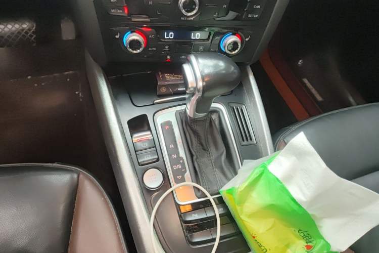 Used Audi Q5 2017 Plus 40 TFSI Technology Model Gear Lever