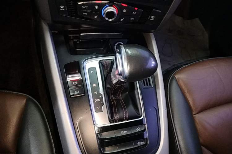 Used Audi Q5 2017 40 TFSI Ambition Edition Gear Lever